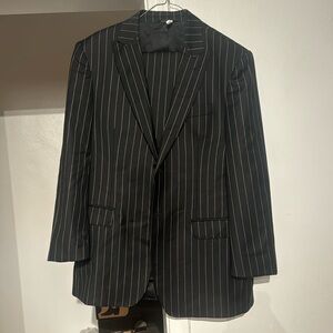 This is a 2 piece men suit.